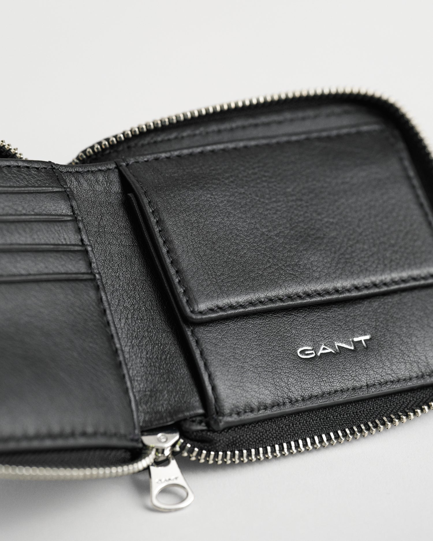LEATHER ZIP WALLET